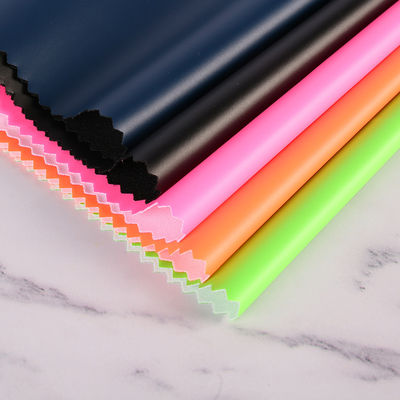 Beyaz PU deri giysi 54/55' Genişliği