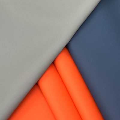 160cm PVC Sentetik Sahte Deri Malzemesi Sofa Ayakkabıları Araç Koltuğu döşeme sandalyesi için pürüzsüz mat dokulu baskılı germe