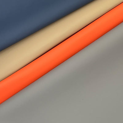 160cm PVC Sentetik Sahte Deri Malzemesi Sofa Ayakkabıları Araç Koltuğu döşeme sandalyesi için pürüzsüz mat dokulu baskılı germe