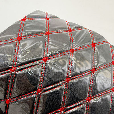 Custom Quilted PVC Leather Car Foot Mat 4.6mm Kalınlığı köpükle kaplanmış Stretchy Fit Embossed Embroidered Car Seats Çantalar için kanepeler