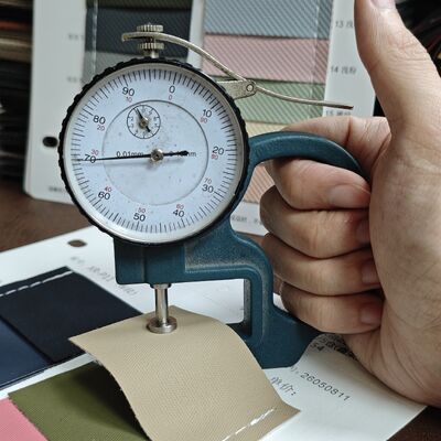 0.7mm kumaş doku sentetik deri PVC çantalar için deri rulo mobilya otomotiv iç mekan 1.6m genişlik